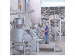 既有噸包投料又有小袋投料，選哪種加料設備？